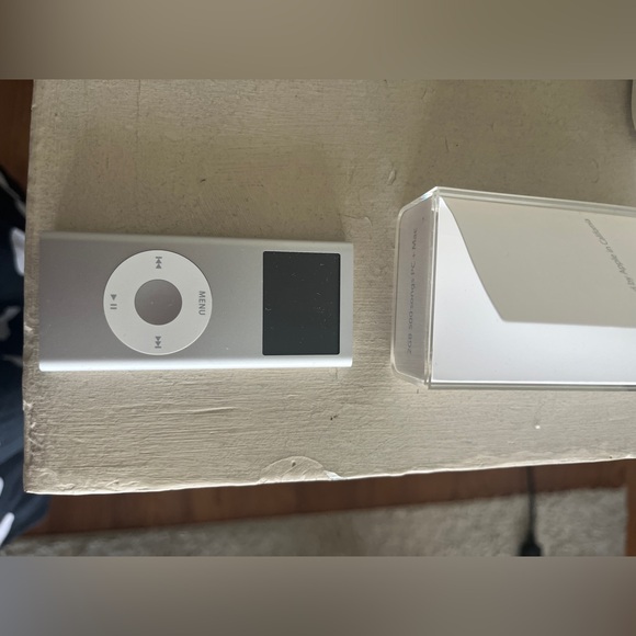 Vintage iPod Nano gray 2gb 500 songs - Picture 2 of 4